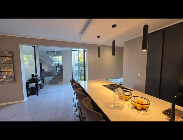 4 BEDROOM FREESTANDING TO LET IN PALM LAKES ESTATE